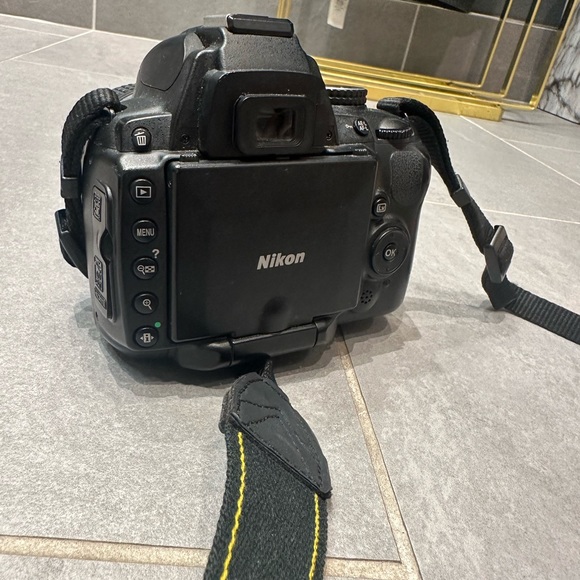 Nikon D5000 DSLR camera - Picture 8 of 8